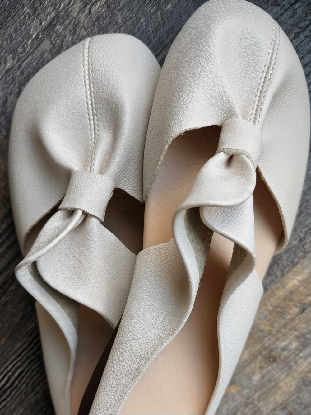 Women's Bow-Detail Slip-On Flats in Light Cream. Size 6.5. NWOT